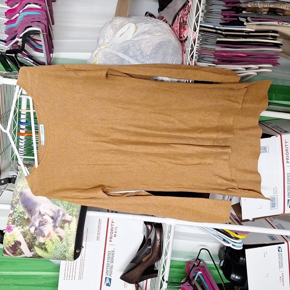 MAURICES LIGHT BROWN SWEATER SIZE MEDIUM LONG SLEEVE TOP - Picture 1 of 4